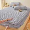 Saia de Cama Acolchoada Cor Sólida de Lã de Leite Espessa Conjunto de Três Peças Saia de Cama de Lã Coral de Inverno Cobertura de Colchão Simmons Cobertura Completa