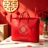 Bolsa de almacenamiento de colcha bordada de alta gama, un bolso rojo para el ajuar de la novia, perfecto para celebraciones de bodas, a prueba de humedad y polvo