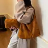Bolso de Hombro con Flecos de Gamuza y Diseño de Pétalos 2025 Nuevo Retro Versátil Gran Capacidad Casual Bolso Tote de Axila
