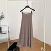 Saia de malha estilo suave, cintura alta, corte A para mulheres, justa ao corpo, versátil, comprimento médio, barra larga para o trabalho, Outono 2026