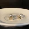 Pendientes vintage sencillos con forma de mariposa y perla, dos delanteros y traseros, 2024, nuevos y populares, de alta gama, que combinan con todo.