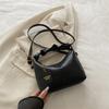 Bolsa Nuvem Plissada Contrastante Estilo Coreano Nova Moda Verão 2025 Bolsa de Mão Bolsa Feminina Estilo Estrangeiro Personalizada Bolsa de Ombro Transversal