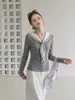 Camiseta Manga Longa Color Block Falsa Duas Peças Gola Azul Amarração Feminina Outono 2026 Lapela Moda Elegante Afinando Top
