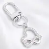 Lujo Ligero Chapado en Oro Full Diamante Charm Hebilla en Forma de D Colgante Hueco en Forma de Corazón Accesorios para Bolsos Llaves Fábrica Stock Mayorista