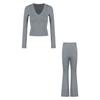 Camiseta Base Ajustada Gris Sexy de Cuello en V y Mangas Largas Camiseta de Mujer Otoño Traje Casual Pantalones de Cintura Alta Ligeramente Acampanados Conjunto de Dos Piezas