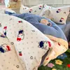 Conjunto de Roupa de Cama de Lã de Leite Desenho Animado 2026 Novo Dormitório Estudantil Conjunto de Três Peças com Fronha e Lençol com Fronha de Lã Coral Dupla Face