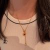 Popular Colgante Retro Corazón de Piedra Roja Estrella y Luna Collar Pequeño Cadena para Clavícula Única y de Nicho Envío Directo