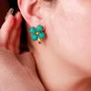Aretes de aguja de plata S925 de alto sentido turquesa flor de cuatro hojas nicho moda de lujo ligero aretes de temperamento simple venta al por mayor