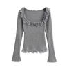 Camiseta de manga larga con cuello cuadrado y encaje picante para mujer, estilo europeo y americano, con base interior ajustada y elástica.