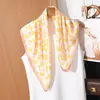 Lenço Quadrado Elegante Floral 70cm para Mulheres, Lenço de Seda Suave e Gracioso, Novo Lenço Decorativo Versátil de Primavera e Verão, Lenço de Pescoço para Mulheres