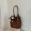 Bolsa Tote Retro Estilo Coreano em Camurça com Bolinhas para Mulheres 2026 Nova Moda Grande Capacidade para o Dia a Dia Ombro Único Bolsa de Axila