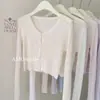 Cárdigan de punto fino de seda helada con cuello en V para mujer, protección solar, estilo delgado, color burdeos con botones de perla, prenda exterior corta y chic