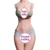 Los adultos pueden insertar una muñeca inflable de silicona de medio cuerpo en una muñeca de belleza de aspecto humano para diversión sexual.