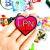 Llavero de Texto Acrílico Personalizado Foto DIY Etiqueta de Nombre Colgante Ins Creativo Dibujo Animado Standee Adorno de Texto