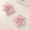 Temperamento gentil borda branca queimada seda brilhante cacheado rosa rosa rosa DIY grampo de tubarão feito à mão broche acessórios de vestuário acessórios