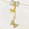 Pingente Borboleta com Franja de Cristais Prateados Brilhantes e Zircônias Microcravejadas em Contas Trevo de Quatro Folhas com Contas Pulseira Colar Feito à Mão DIY
