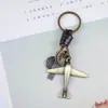 Llavero de aleación tejida retro simulación de avión llavero de cuero punk regalo pequeño creativo