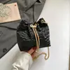 Bolsa Saco Fashion e Simples, Bolsa Feminina Corrente Tendência Estilo Ins Personalizada, Nova Versão Coreana 2026 Modelo Novo, Bolsa de Ombro Transversal com Efeito Ondulado