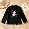 Nueva camiseta interior de dibujos animados para niñas 2026, top cálido con forro polar para otoño e invierno con ribete de volantes, camiseta de manga larga a rayas para niños