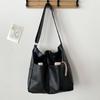 Bolsa de balde em couro macio com textura de mola para mulheres, grande capacidade, nova bolsa mensageira 2024, bolsa de ombro tote versátil para mulheres, grande