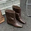 Nova coleção outono e inverno de botas femininas: couro bovino de primeira camada, com salto oculto, bico quadrado, modelagem solta, comprimento na altura da panturrilha e um estiloso design equestre