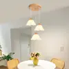 Lámpara colgante de barra de bar para comedor de madera color crema estilo francés, lámpara colgante larga de tres cabezales para mesa de comedor estilo pastoral, luz hermosa para balcón y entrada