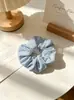 Scrunchie Azul Listrado de Tecido Fofo, Estilo Coreano com Alta Elasticidade, Fornecimento Atacado, Direto do Fabricante