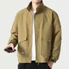 Jaqueta versátil masculina de outono estilo americano, gola alta, corte solto, patchwork colorido, bloqueio de cor, moderna, casual, moda, peça externa
