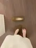 Zapatos planos tipo slip-on de estilo francés, cálidos y forrados de felpa, zapatos peludos versátiles de estilo coreano para mujer, adecuados para usar al aire libre en otoño e invierno