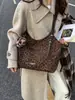 Bolsa Casual Retro Grande Capacidade Estampa de Leopardo 2025 Nova Versátil para o Dia a Dia Bolsa de Ombro Feminina Bolsa Tote para Estudante Universitário