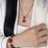 Nuevo Estilo Chino Lujo Ligero Retro Diseño Original Ágata Roja Madera de Árbol de Ágar Pulsera de Cuentas Colgante Collar Pulsera de Sensación de Alta Gama