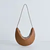 Bolsa Hobo Modelo Novo 2026 com Pele de Ovelha por Dentro e por Fora, Bolsa de Ombro Grande em Forma de Crescente para Mulheres, Couro Genuíno com Acabamento de Luxo, Bolsa de Axila de Nicho