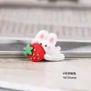 Nuevos Lindo Fresa Conejo Resina Accesorios DIY Pegamento Crema Funda de Teléfono Pasador Joyería Calcomanía para Vaso de Agua