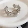 Pulsera Abierta de Flor de Metal Hueca Estilo Europeo y Americano 2026 Nueva Vintage Más Vendida Pulsera Joyería de Lujo Ligero Gama Alta
