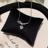 Collar de Mariposa, Cadena de Clavícula de Lujo Ligero y de Gama Alta con Borlas, Circonita de Estrella y Luna, Collar de Joyería Simple y Exquisita de Nicho de Gama Alta
