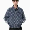Jaqueta masculina estilo vintage americano com estampa completa de bolinhas, acabamento canelado, gola alta, fecho de zíper e barra elástica