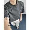Nova camiseta esportiva masculina de verão, fina, fresca, estilosa, casual americana, com retalhos de malha, manga curta, versátil