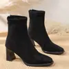 Botines negros de tacón alto grueso para mujer, nuevos de otoño e invierno 2026, punta cuadrada, ajustados, de gamuza, botines cortos