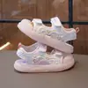 Sandalias Cerradas Lindas de Dibujos Animados Simples para Bebés Niñas 2026 Verano Nuevos Zapatos Infantiles para Niñas Pequeñas Zapatos de Playa Modernos