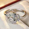 Anillo de circonita con hoja retro europeo, nicho, sensación de alta gama, anillo para el dedo con flor de vid y hoja, joya de mano versátil para vestido de banquete