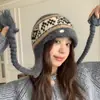 Nuevo Gorro de Punto Versátil Estilo Étnico Otoño e Invierno 2025 para Mujer, Resistente al Frío, Cálido, Protector de Orejas, Cubre-Cabeza, Gorro Lei Feng, Moderno