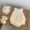 Estilo Novo Verão 2026 Moda Bebê Menina Vestido Princesa Fashionável Macacão Romper com Design de Flor Rosa