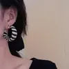 Nuevos Pendientes de Aro Trenzados de Moda Otoño e Invierno para Mujer, Únicos de Gama Alta Elegantes, Pendientes en Forma de C con Patrón de Zebra Contrastante