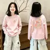 Camiseta infantil 100% algodão, blusa de manga comprida casual, novo estilo outono, moderna e versátil para meninas, top de camada interna para bebê