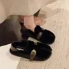 Chinelos peludos para o outono e inverno para mulheres, sapatos de algodão para uso externo em novo estilo 2026, sapatos da moda com sola plana, tendências, sola macia