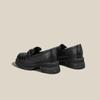 Mocassins Dourados Estilo Francês com Aumento Interno de Altura Inspirados em Moedas de Ouro Chanel para Mulheres, Novos Sapatos de Couro Estilo Britânico com Sola Grossa para Mulheres, Coleção Primavera/Outono 2025