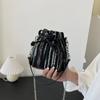 Bolsa pequena e requintada de trabalho Bolsa pequena Bolsa transversal para meninas 2025 Novo design de nicho Bolsa transversal estilo Chanel
