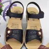Sandalias para madre de mediana edad mujer Verano nueva moda planas antideslizantes resistentes al desgaste sandalias para mediana edad y ancianos