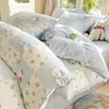 Novo conjunto de cama de quatro peças em algodão puro com estampa de desenho animado, lençol e fronha de algodão puro, conjunto de cama de três peças para dormitório estudantil com lençol com elástico