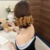 Elegante y versátil pinza para el pelo con lunares y pliegues en forma de nube para mujer, adecuada para la parte trasera de la cabeza, perfecta para el trabajo, para crear un recogido elegante y para sujetar una coleta alta.